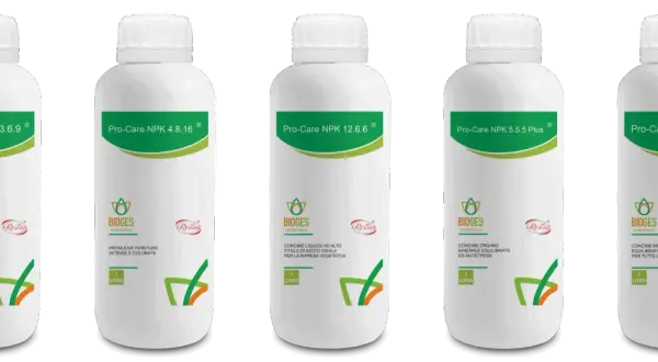 Cinque bottiglie di concime liquido Bioges Pro-Care NPK, con diverse formulazioni (3.6.9, 4.8.16, 12.6.6, 5.5.5, 8.8.8). Il npk significato è la composizione di azoto, fosforo e potassio.